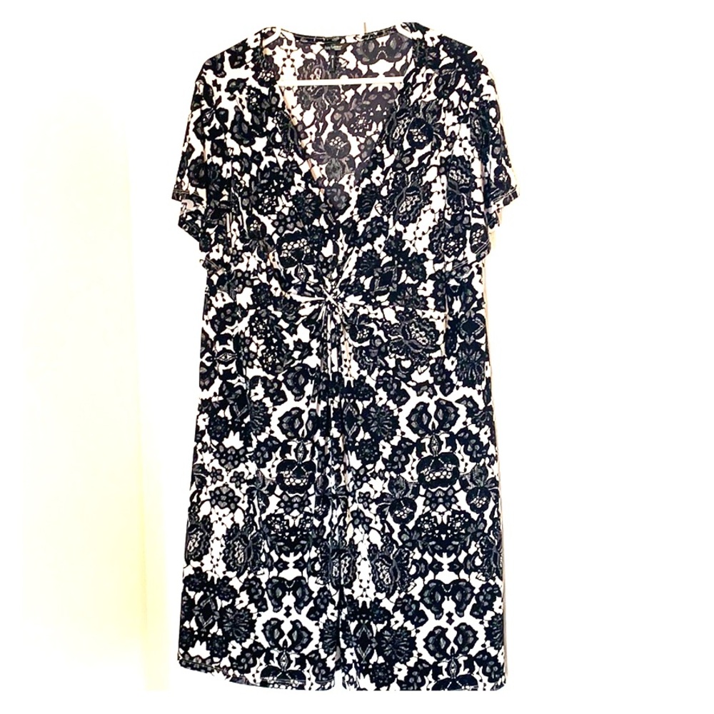 Daisy Fuentes black and white flower pattern dress